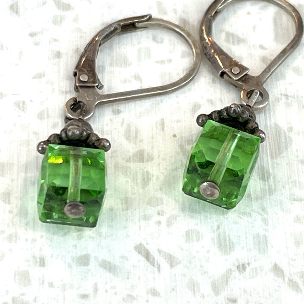 Peridot Swarovski Crystal Cube 925 Sterling Silver Earrings August Birthday - Picture 3 of 6